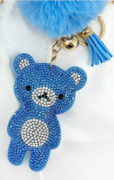 Schlüsselanhänger mit Pompon und strassbesetztem Teddybär